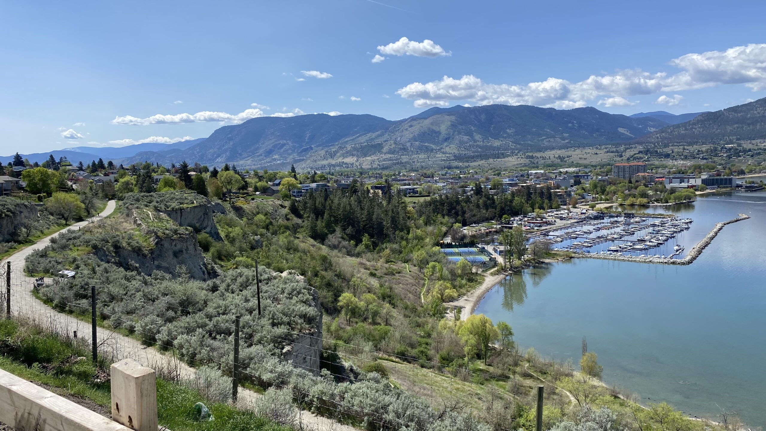 Evolve Sparkling House Landscape